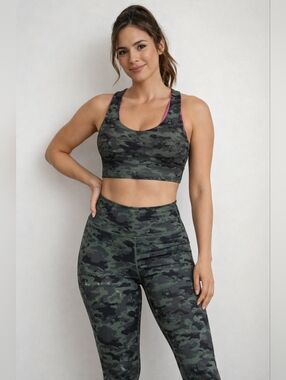 Fabletics Camo Cropped Legging Set Reversible Pink Sports Bra Size M EUC